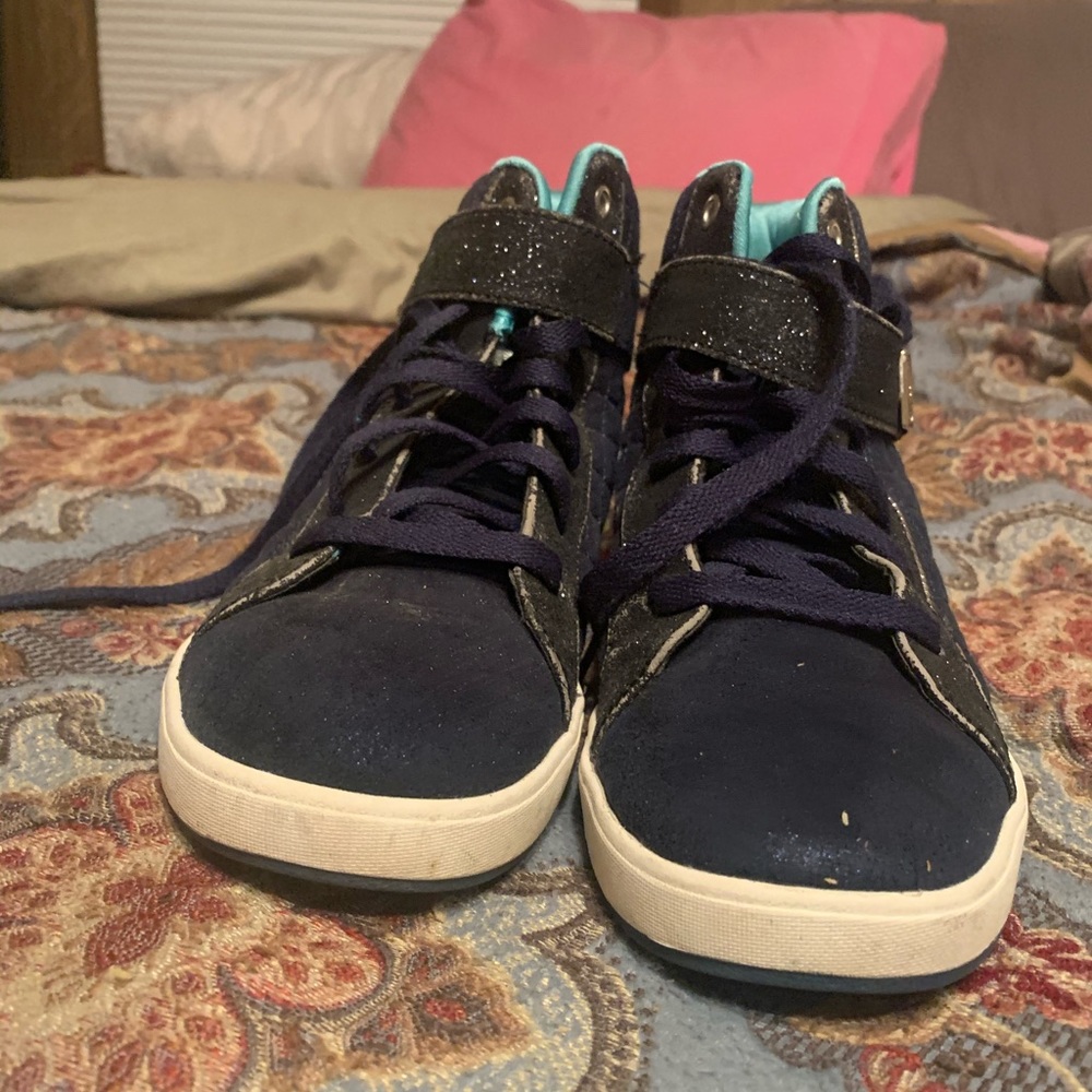 Navy blue girls Skechers high tops